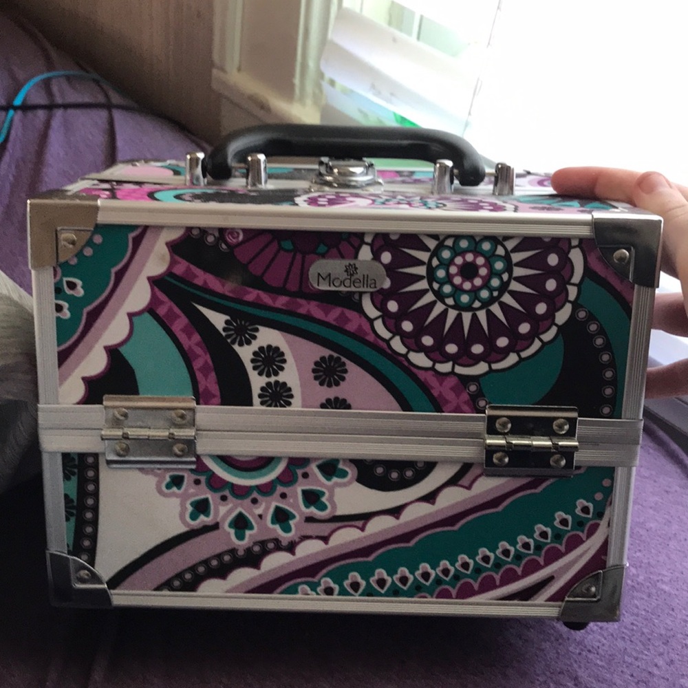 Makeup box